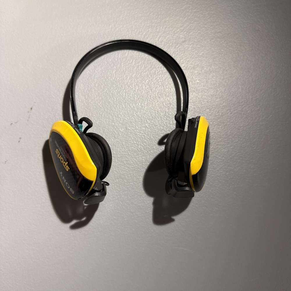 Sony SRF-H5 Yellow AM/FM Sports Walkman Headset Radio Mega Bass Stereo Working